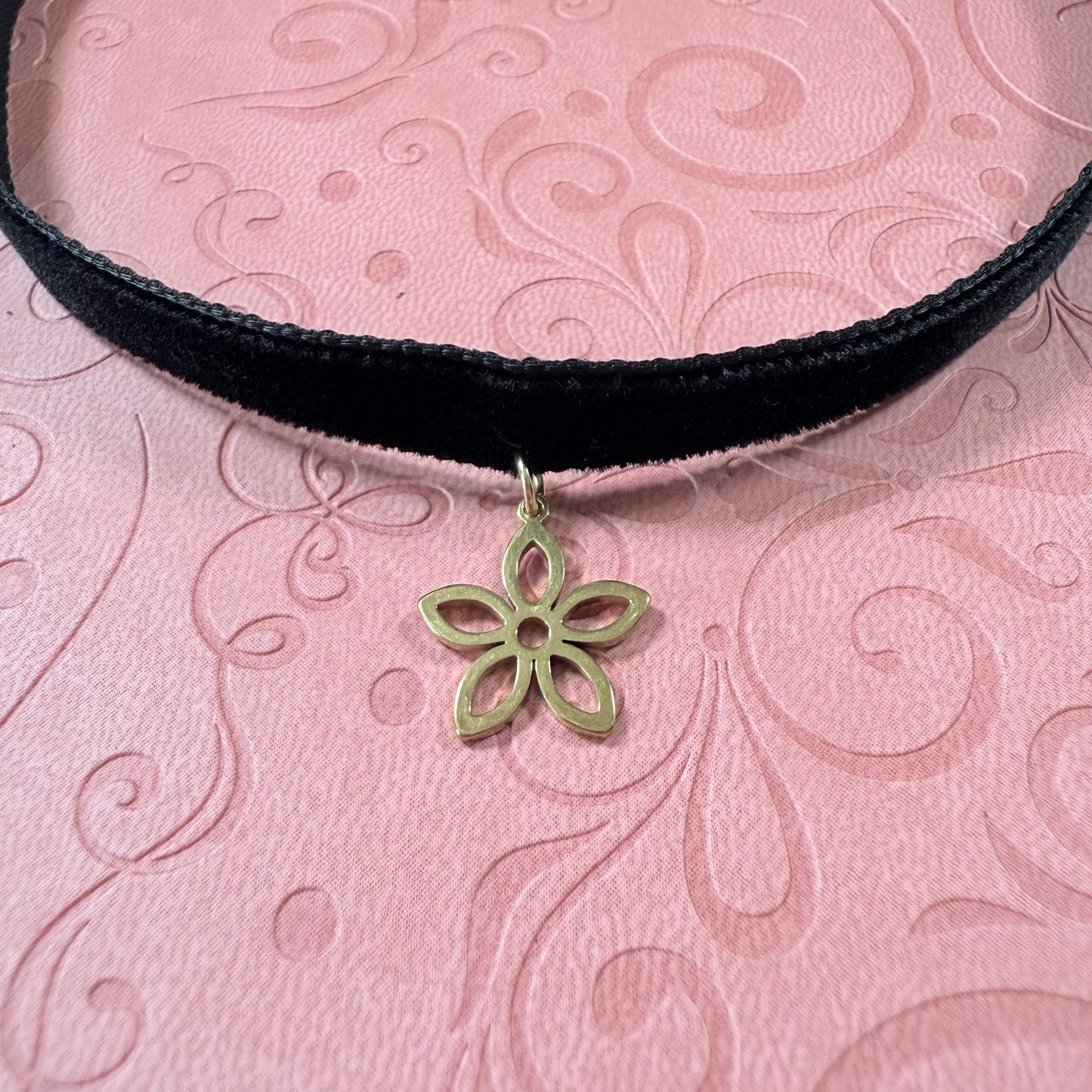 Flower Velvet Choker Necklace