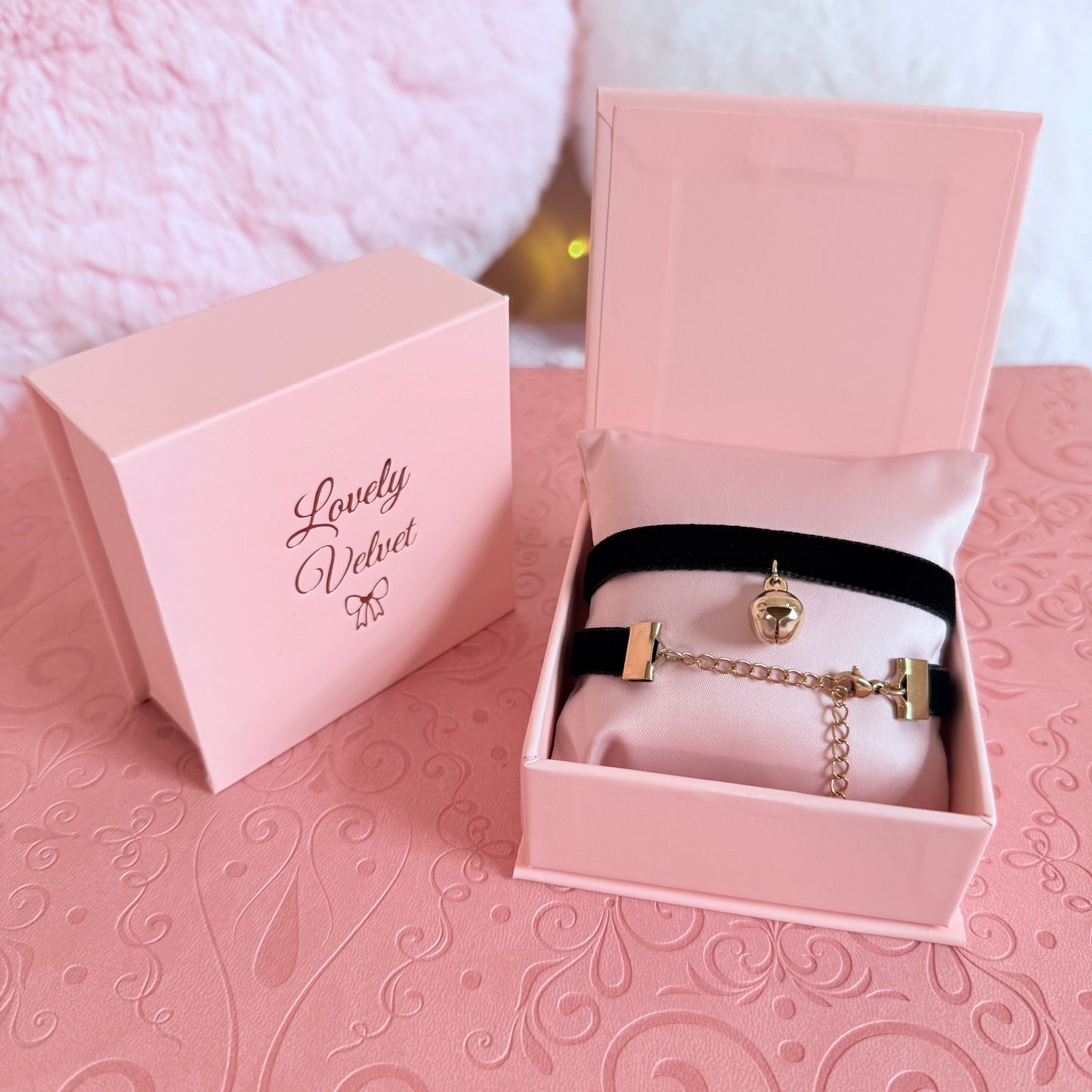 Large Bell Velvet Choker Necklace