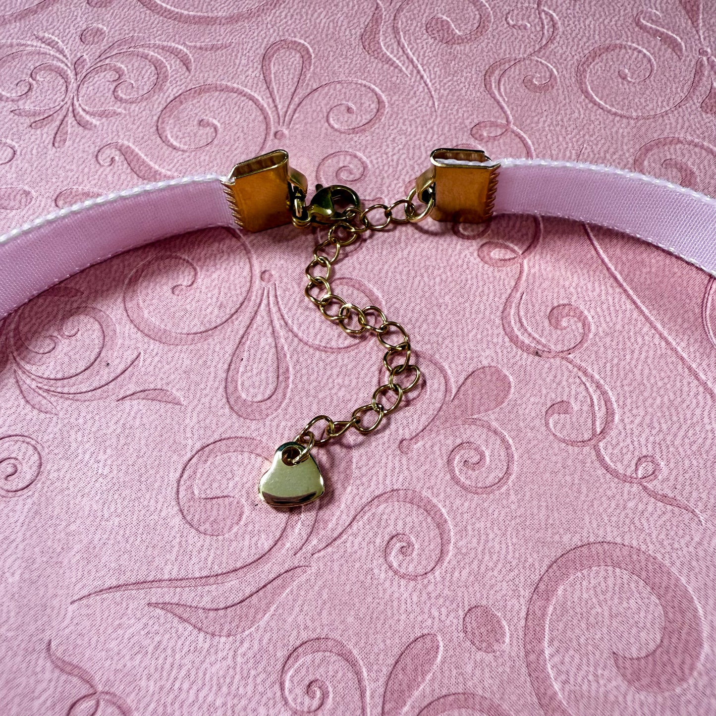 Glass Teardrop Velvet Choker Necklace – Peach Gold Sparkle