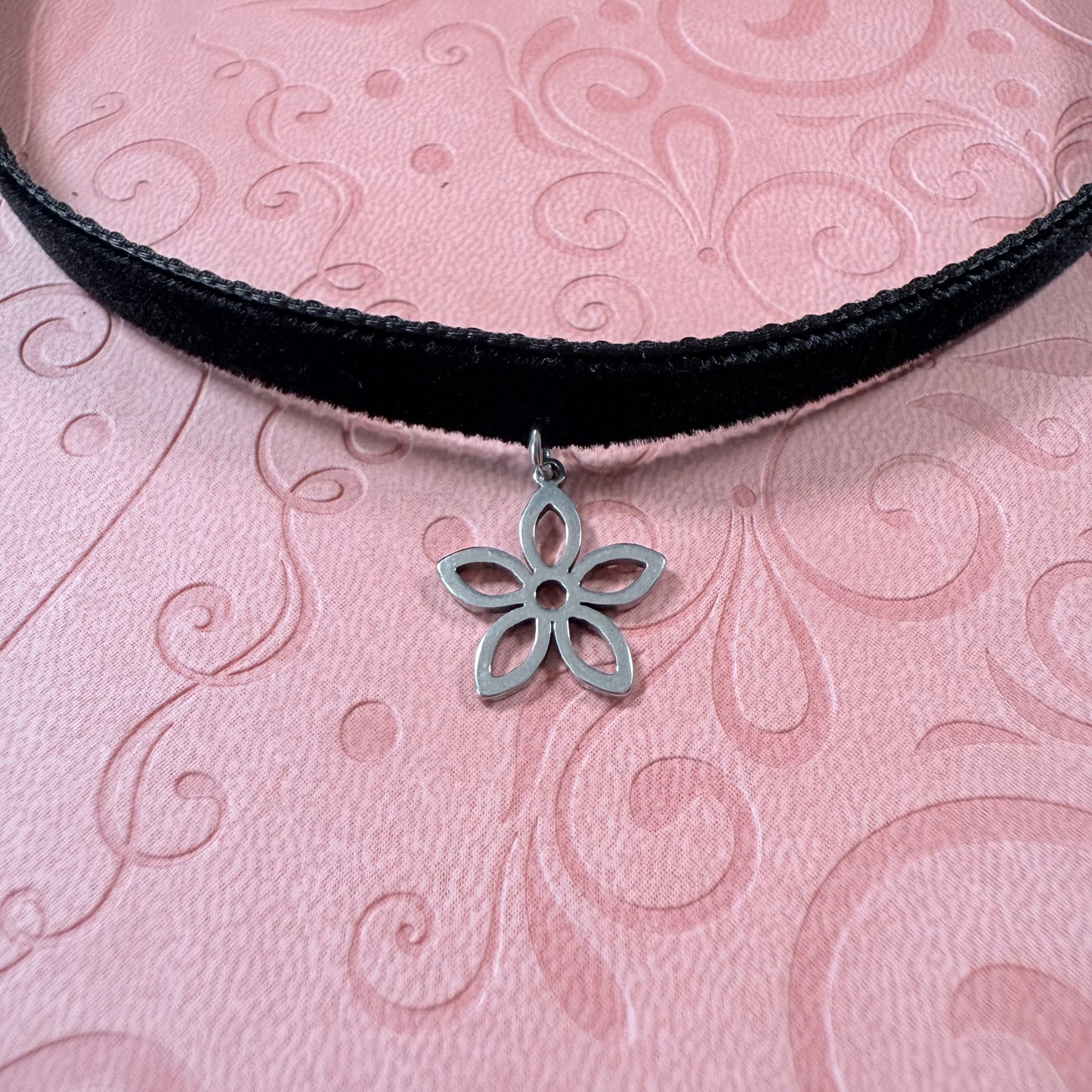 Flower Velvet Choker Necklace