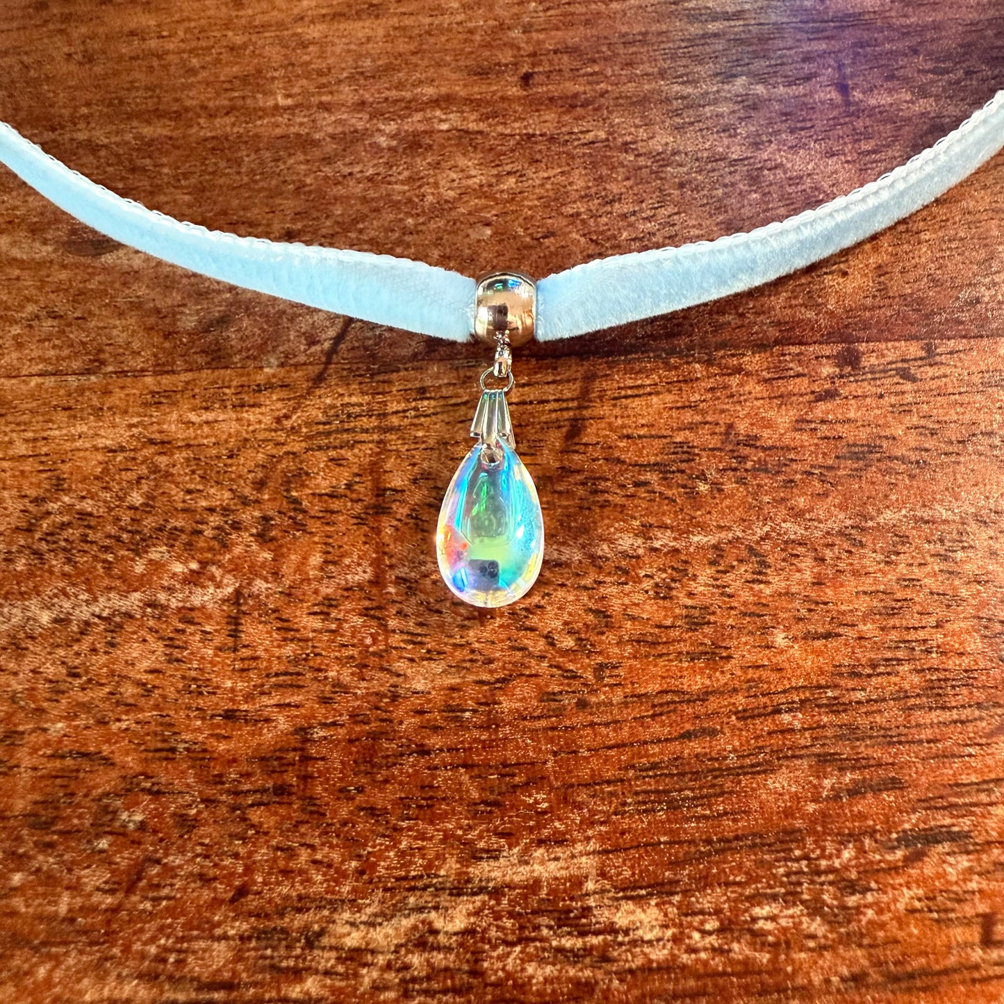 Glass Teardrop Velvet Choker Necklace – Aurora Glow