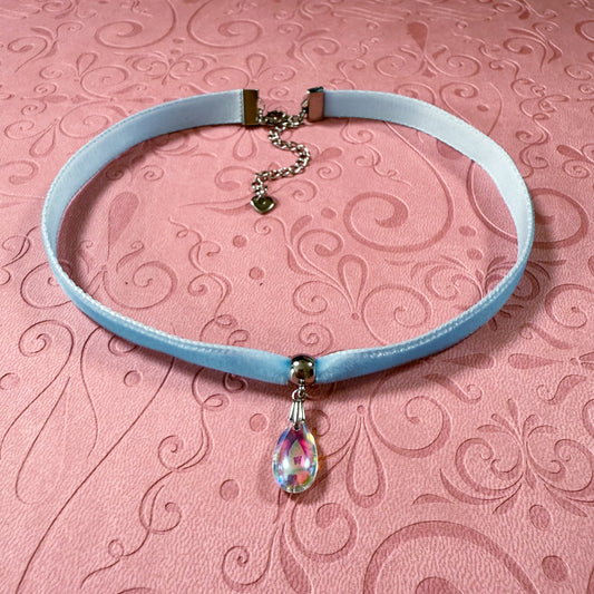 Glass Teardrop Velvet Choker Necklace – Aurora Glow