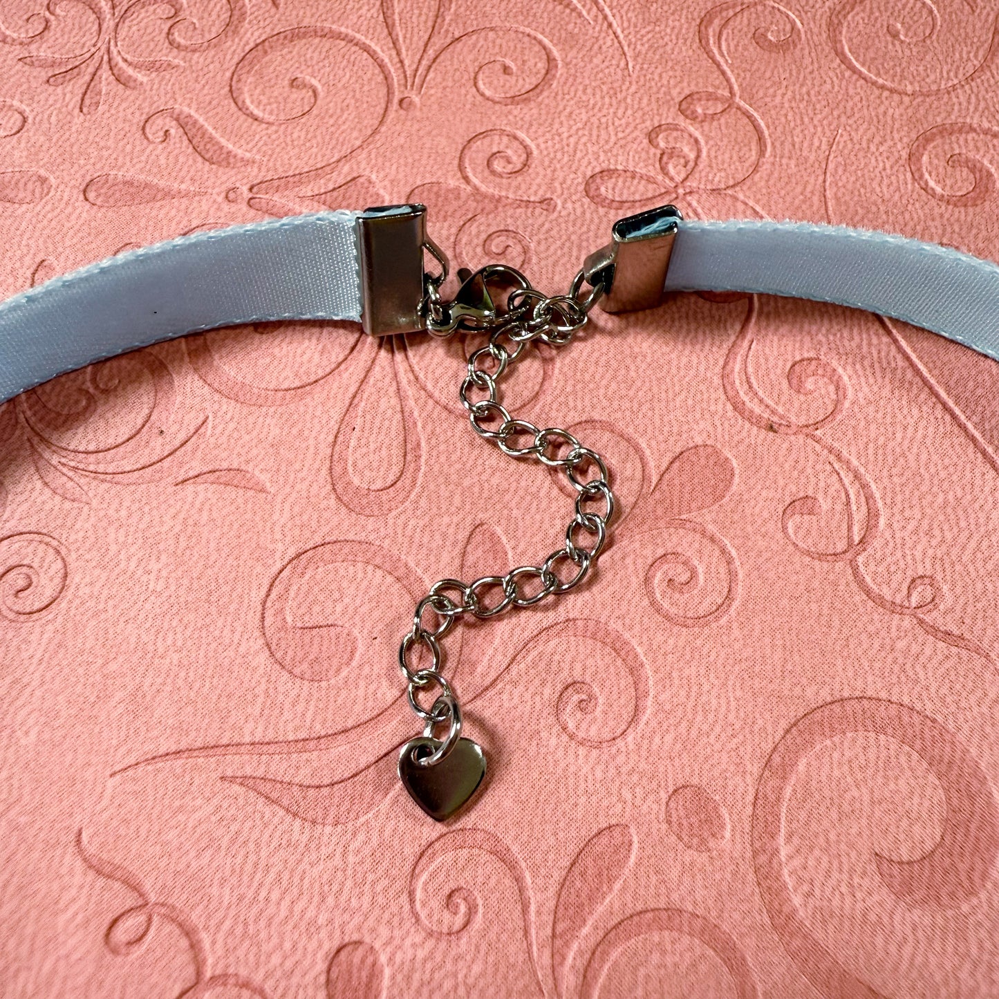 Glass Teardrop Velvet Choker Necklace – Aurora Glow