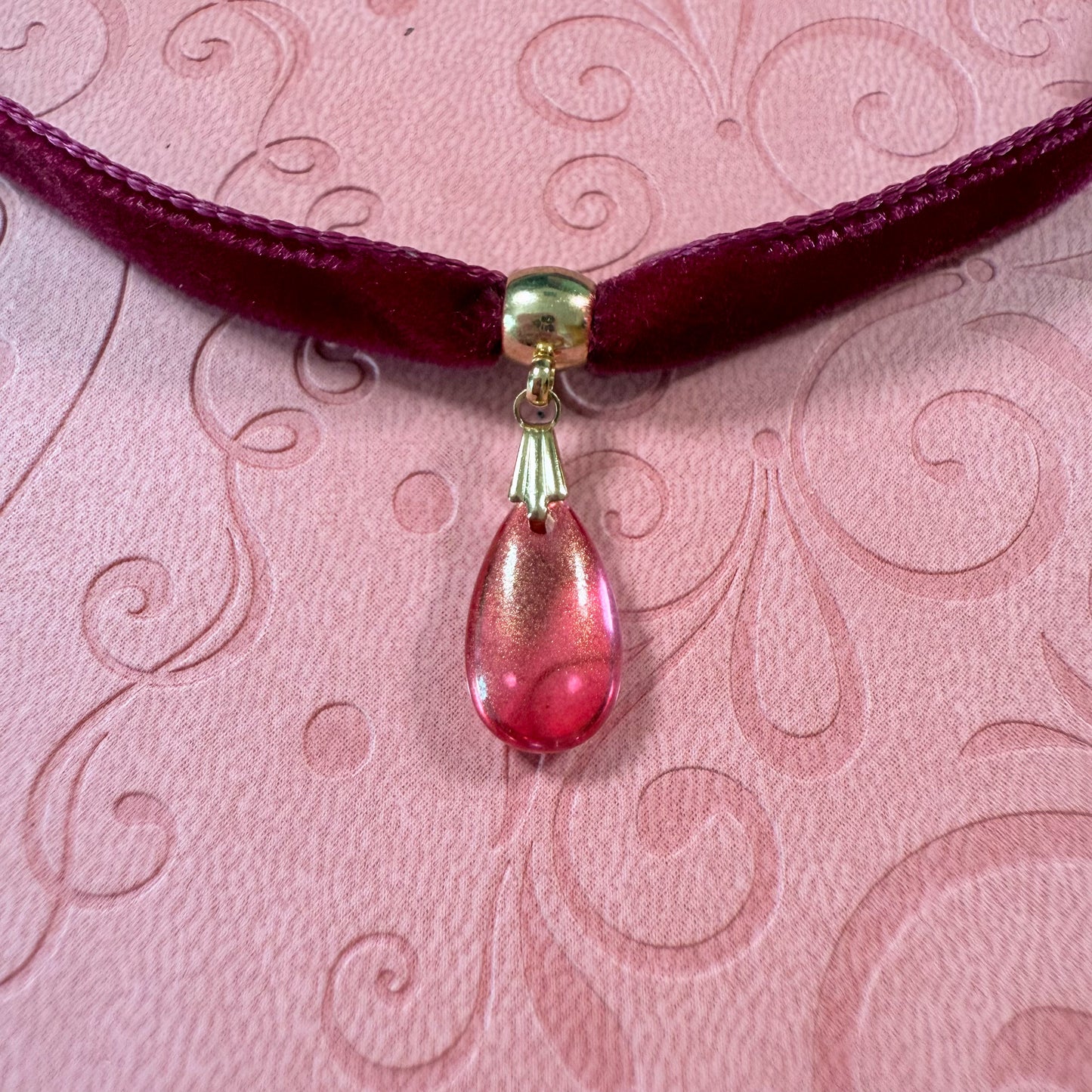 Berry Glitter Glass Teardrop Velvet Choker Necklace