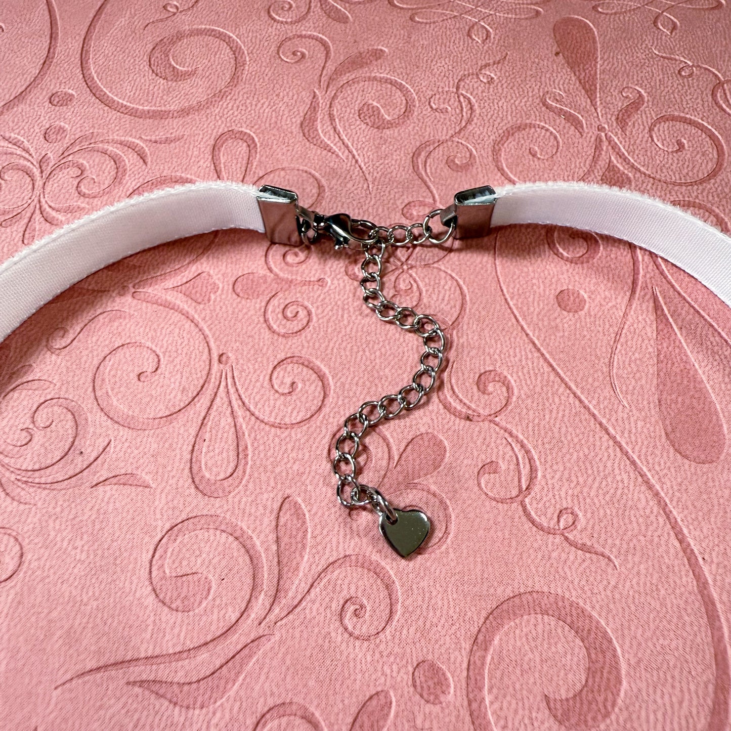 Glass Teardrop Velvet Choker Necklace – Cornflower Mist