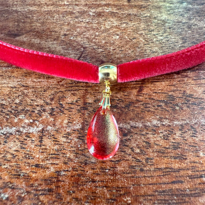 Glass Teardrop Velvet Choker Necklace – Crimson Gold Sparkle