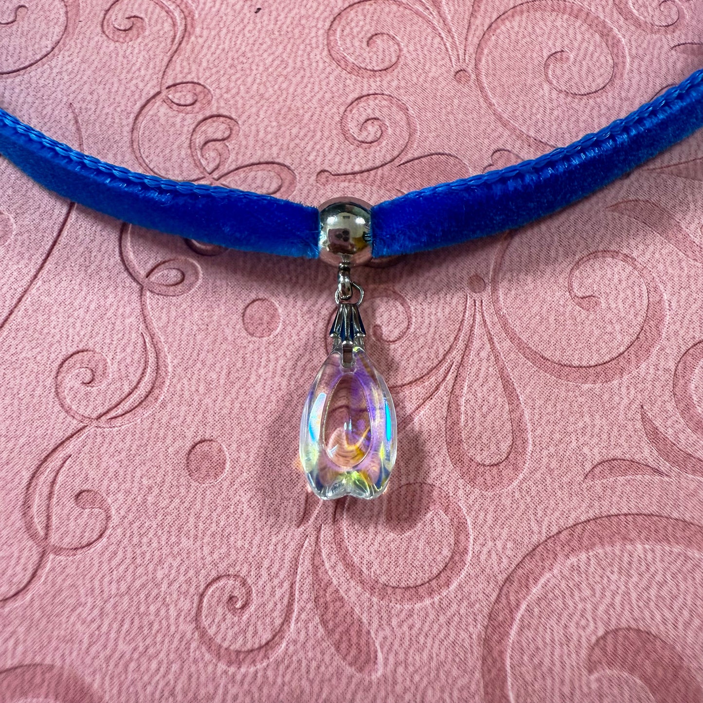 Glass Teardrop Velvet Choker Necklace – Iridescent Sky