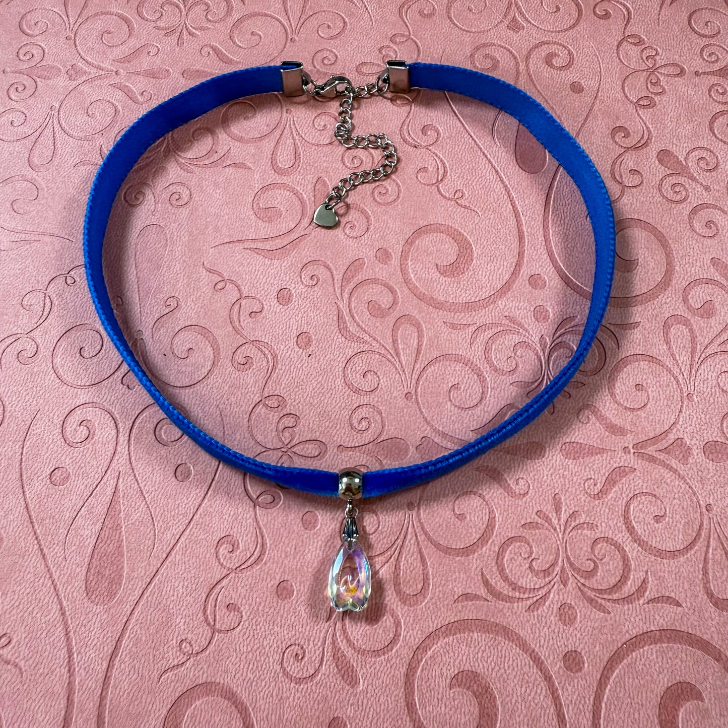 Glass Teardrop Velvet Choker Necklace – Iridescent Sky