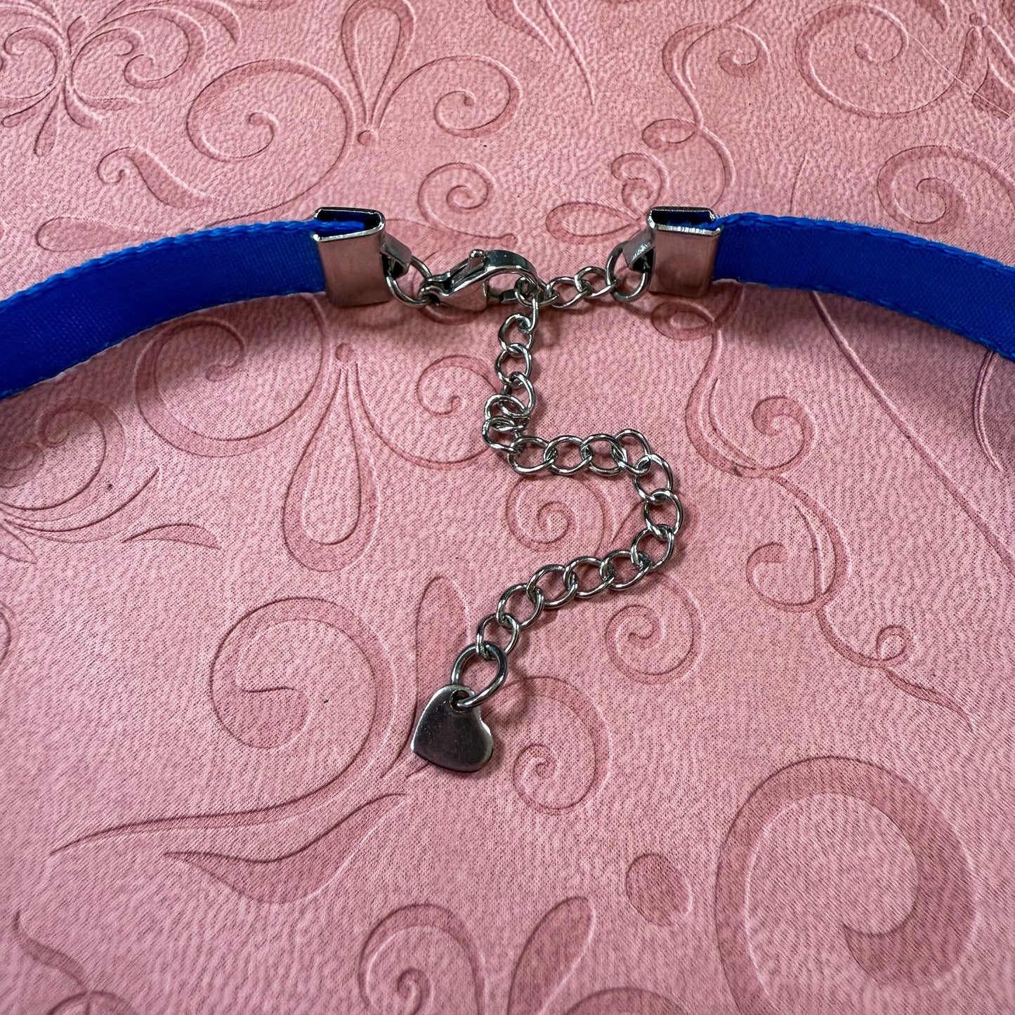 Glass Teardrop Velvet Choker Necklace – Iridescent Sky