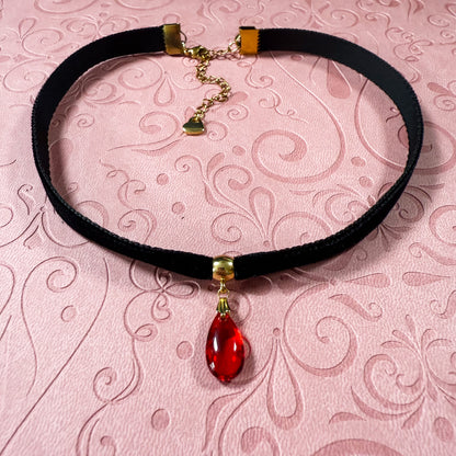 Glass Teardrop Velvet Choker Necklace – Deep Ruby
