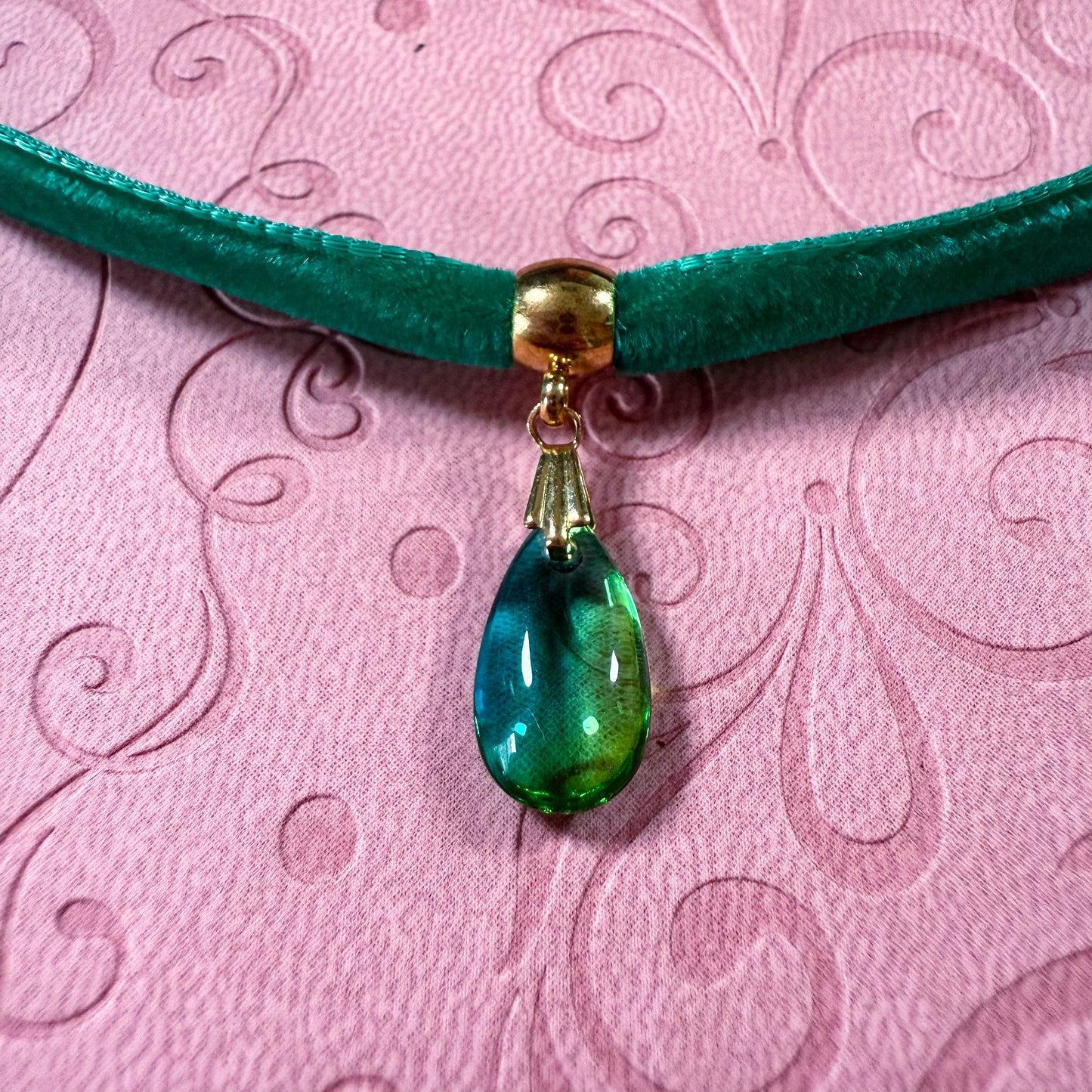 Glass Teardrop Velvet Choker Necklace – Emerald Teal