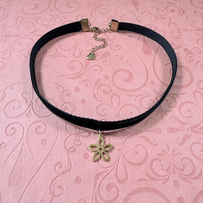 Flower Velvet Choker Necklace
