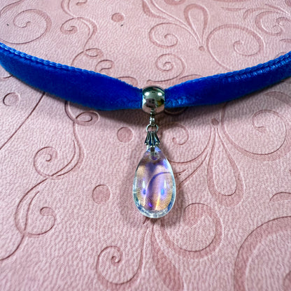 Glass Teardrop Velvet Choker Necklace – Iridescent Sky
