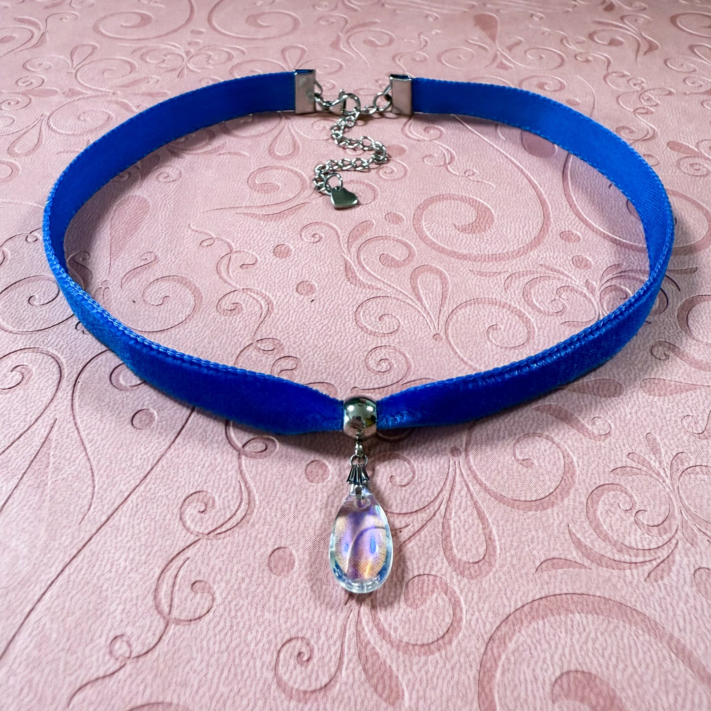 Glass Teardrop Velvet Choker Necklace – Iridescent Sky
