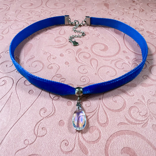 Glass Teardrop Velvet Choker Necklace – Iridescent Sky