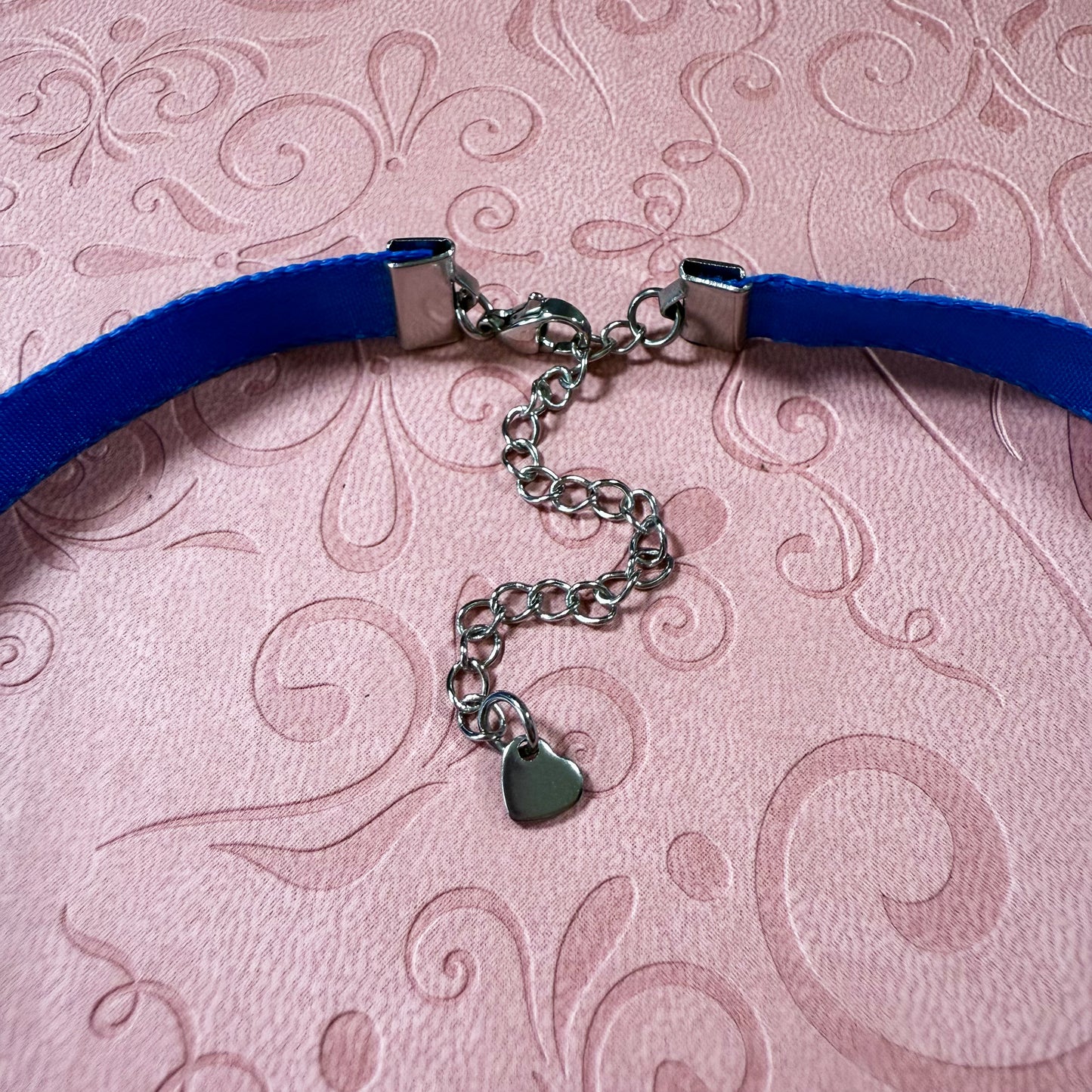 Glass Teardrop Velvet Choker Necklace – Iridescent Sky