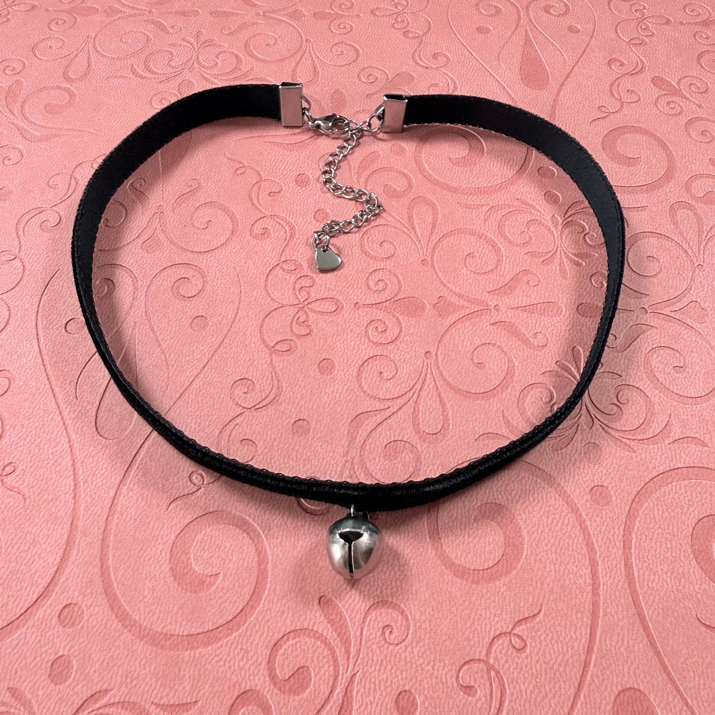 Large Bell Velvet Choker Necklace
