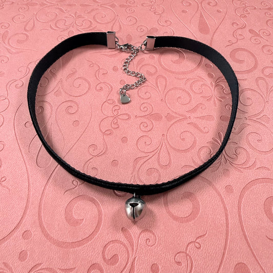 Large Bell Velvet Choker Necklace