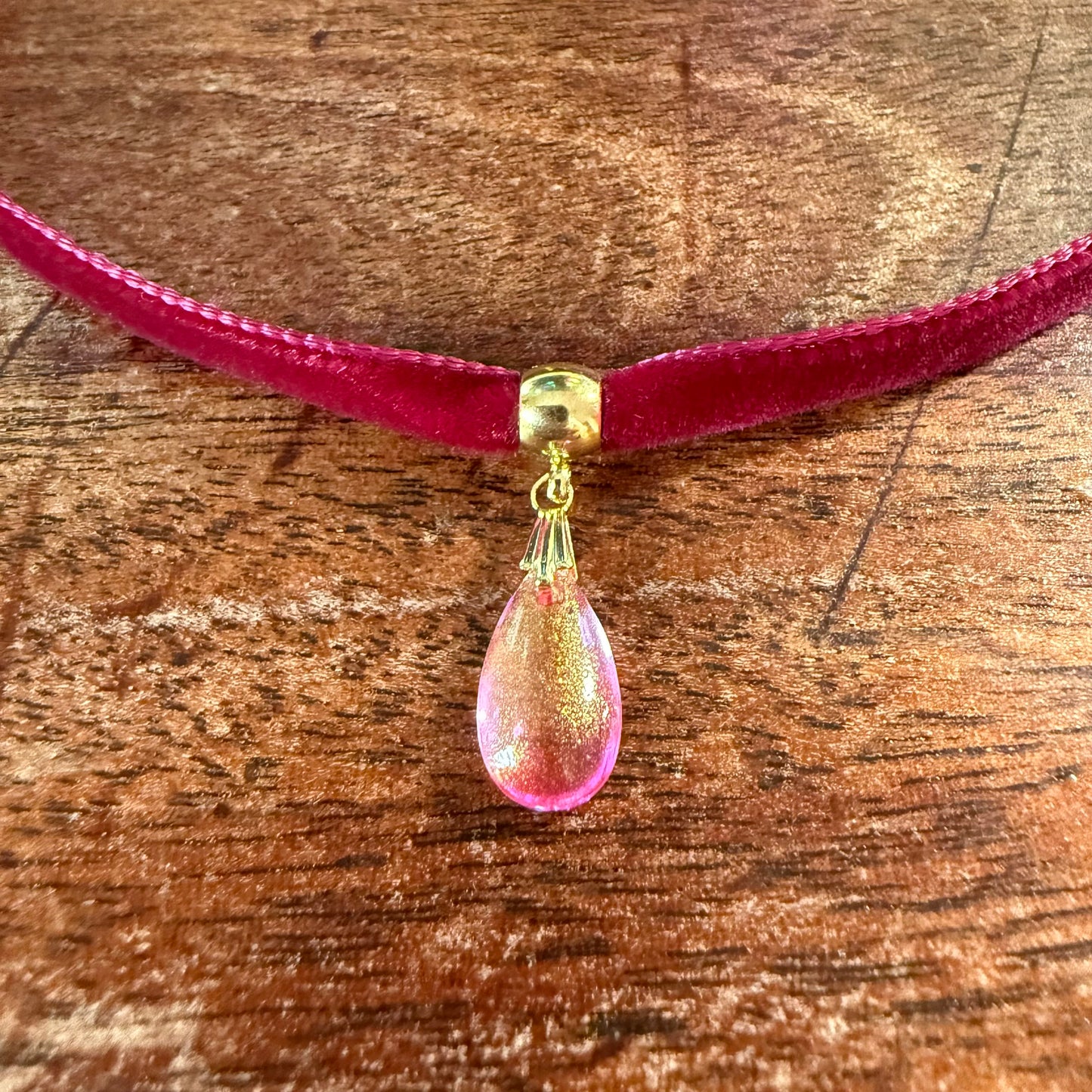 Glass Teardrop Velvet Choker Necklace – Magenta Gold Sparkle