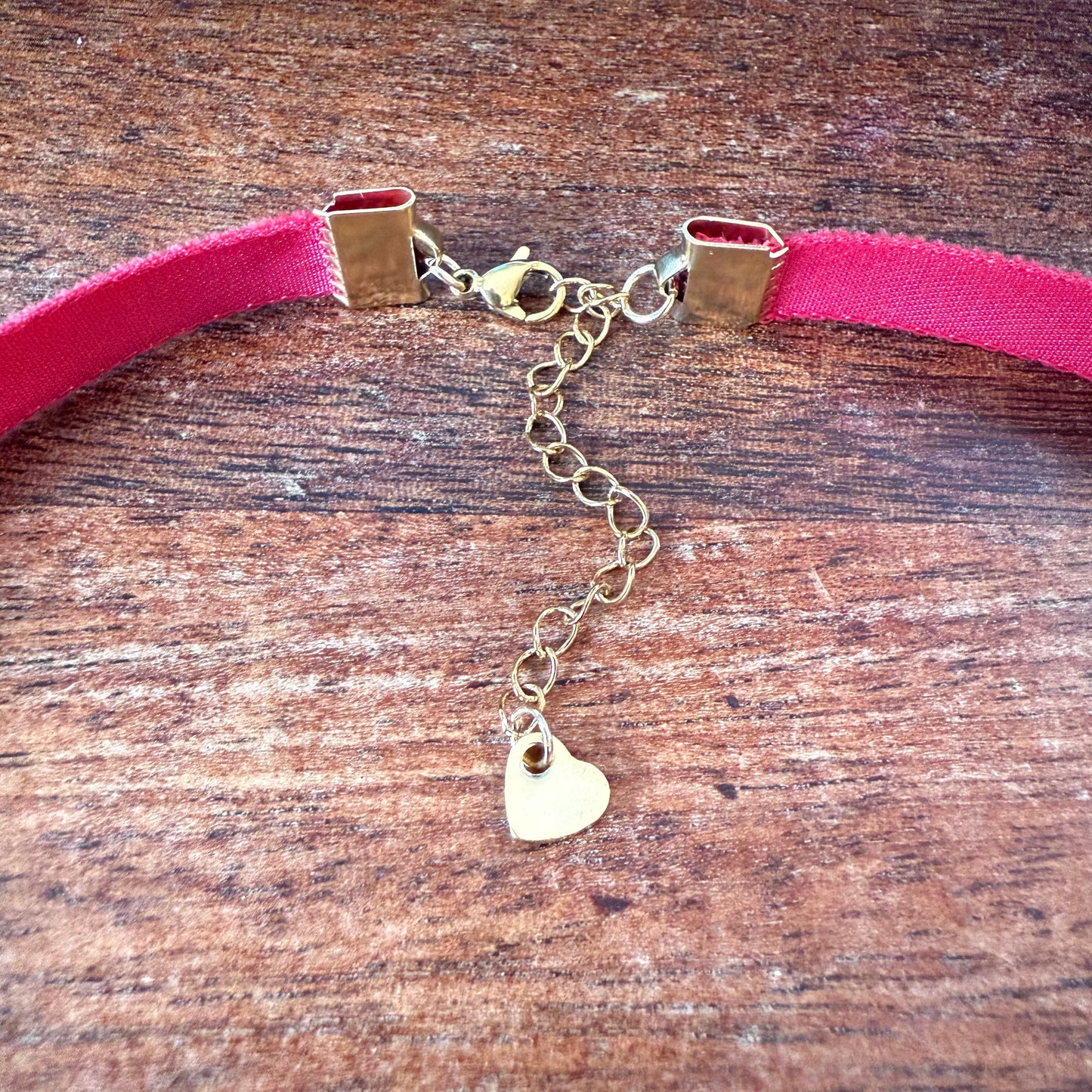 Glass Teardrop Velvet Choker Necklace – Crimson Gold Sparkle