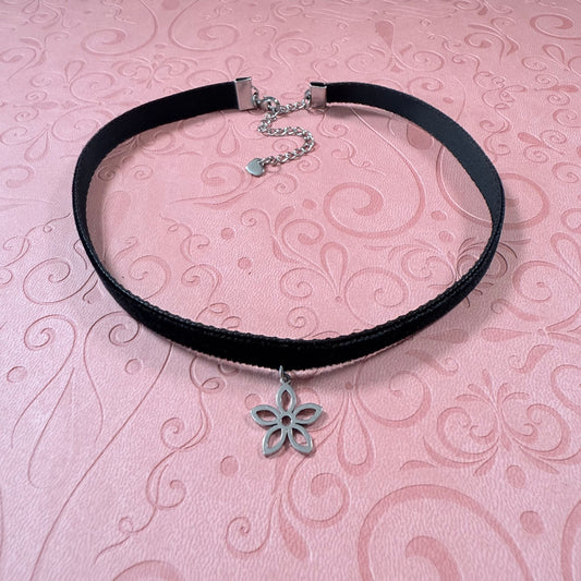 Flower Velvet Choker Necklace