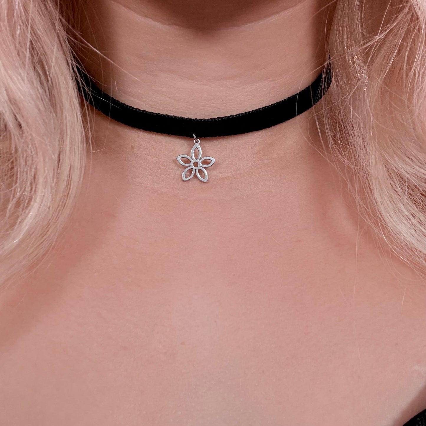 Flower Velvet Choker Necklace