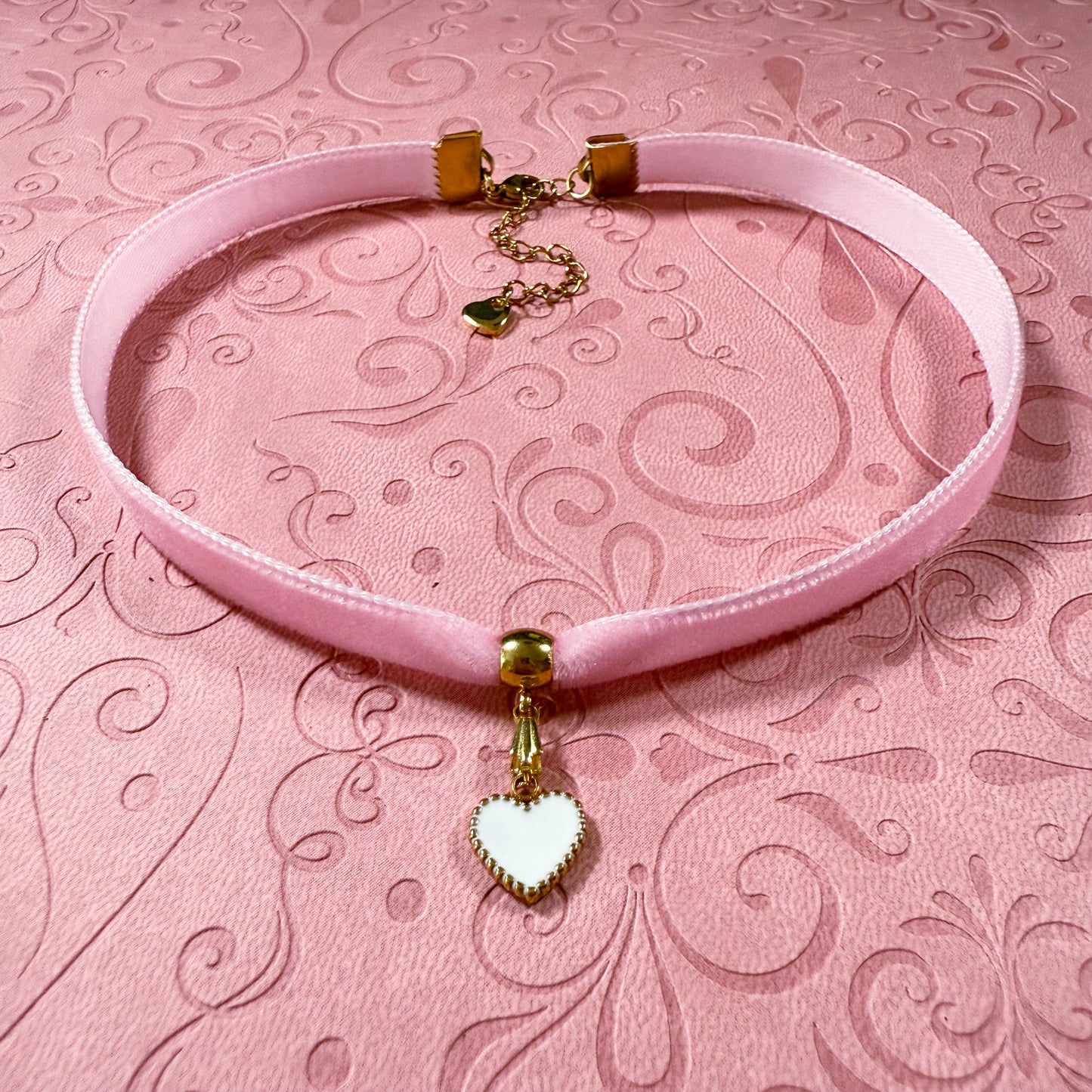 White Heart Velvet Choker Necklace