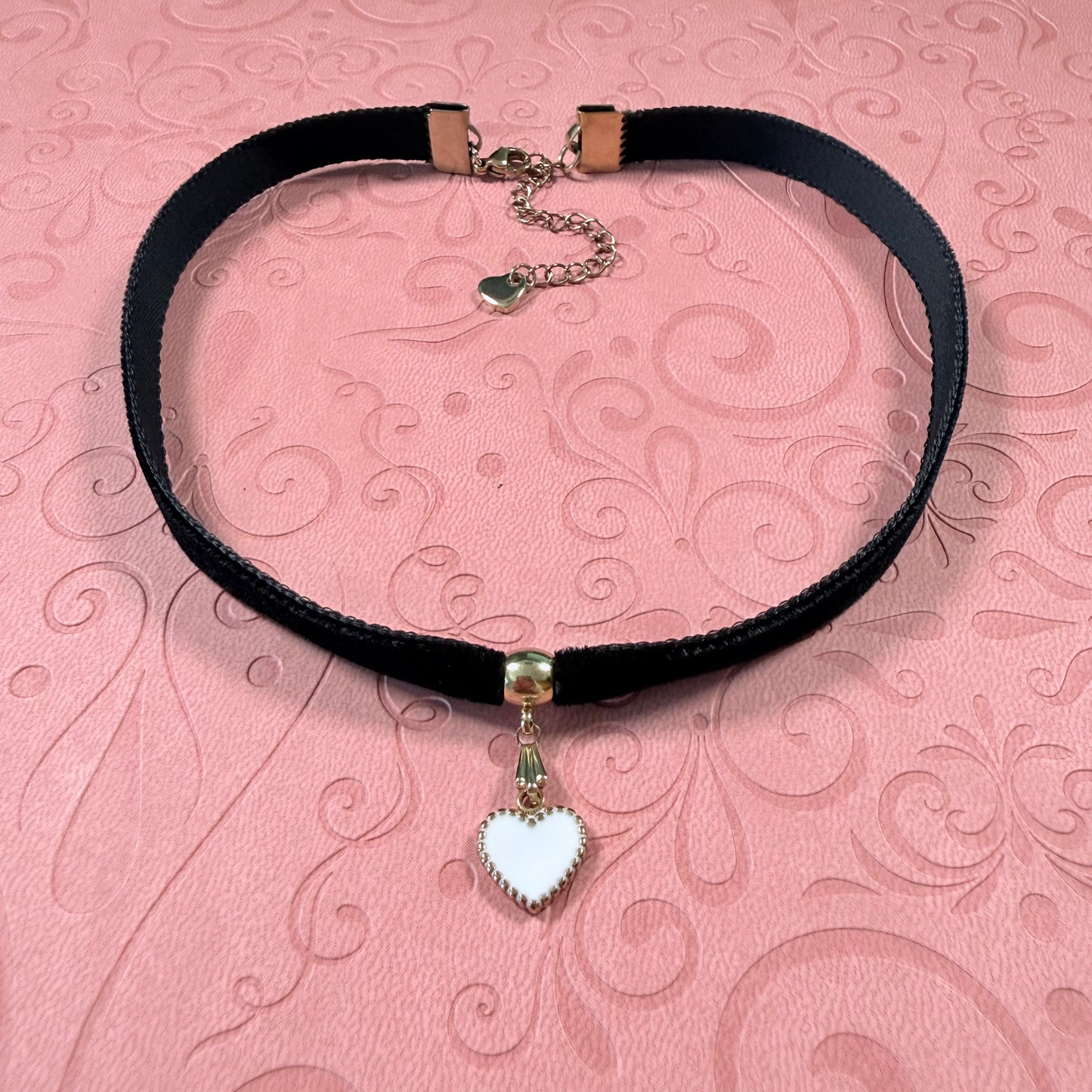White Heart Velvet Choker Necklace