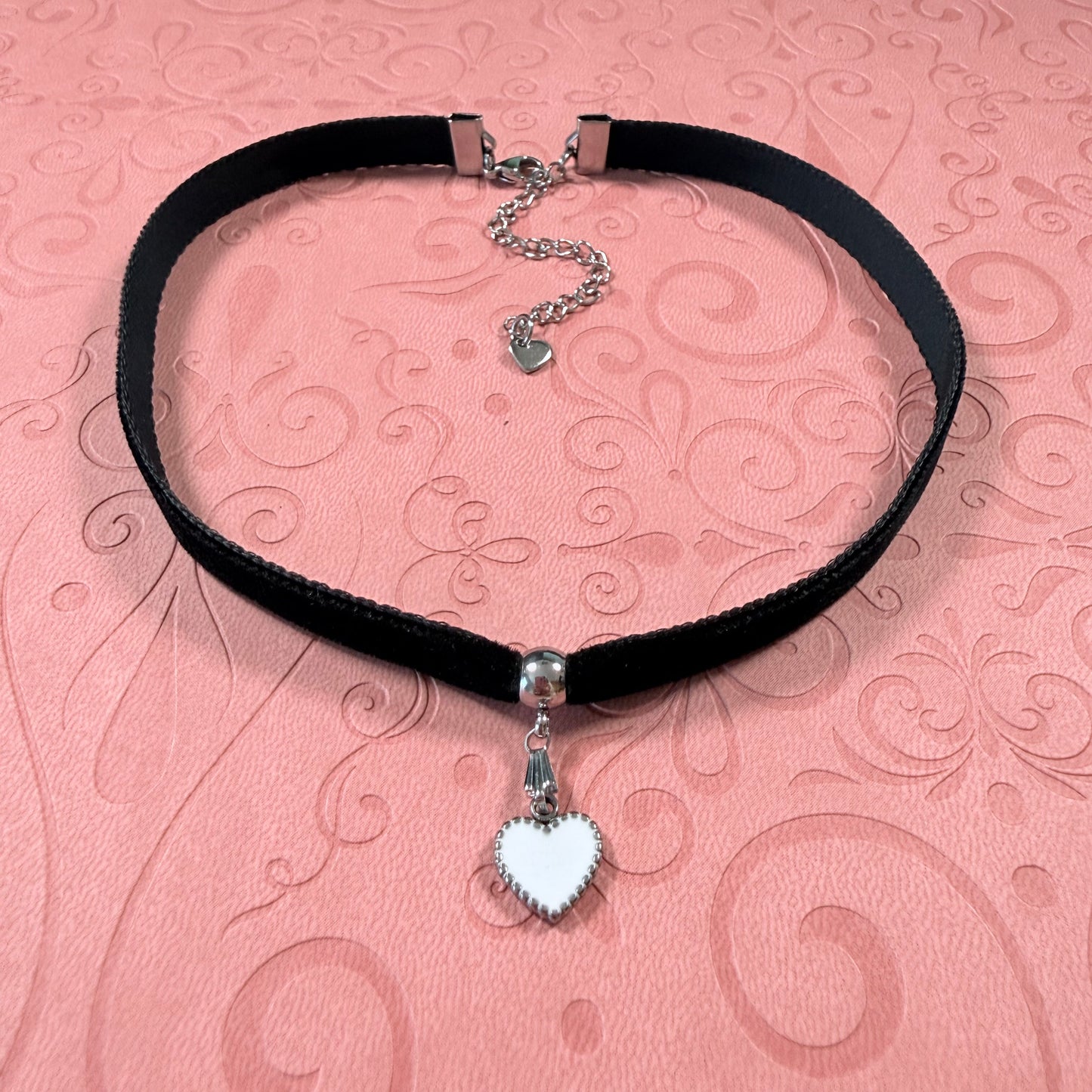 White Heart Velvet Choker Necklace