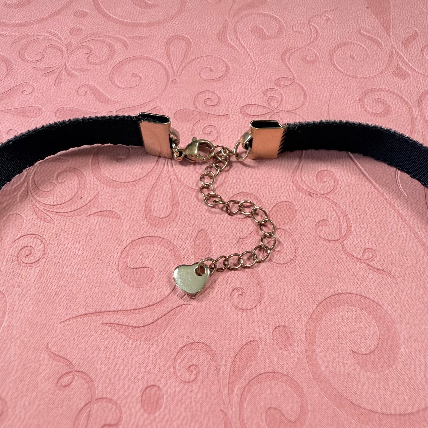 White Heart Velvet Choker Necklace