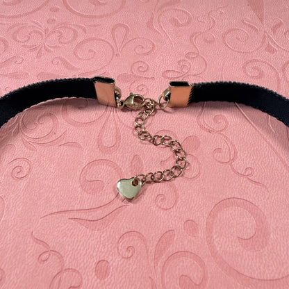White Heart Velvet Choker Necklace